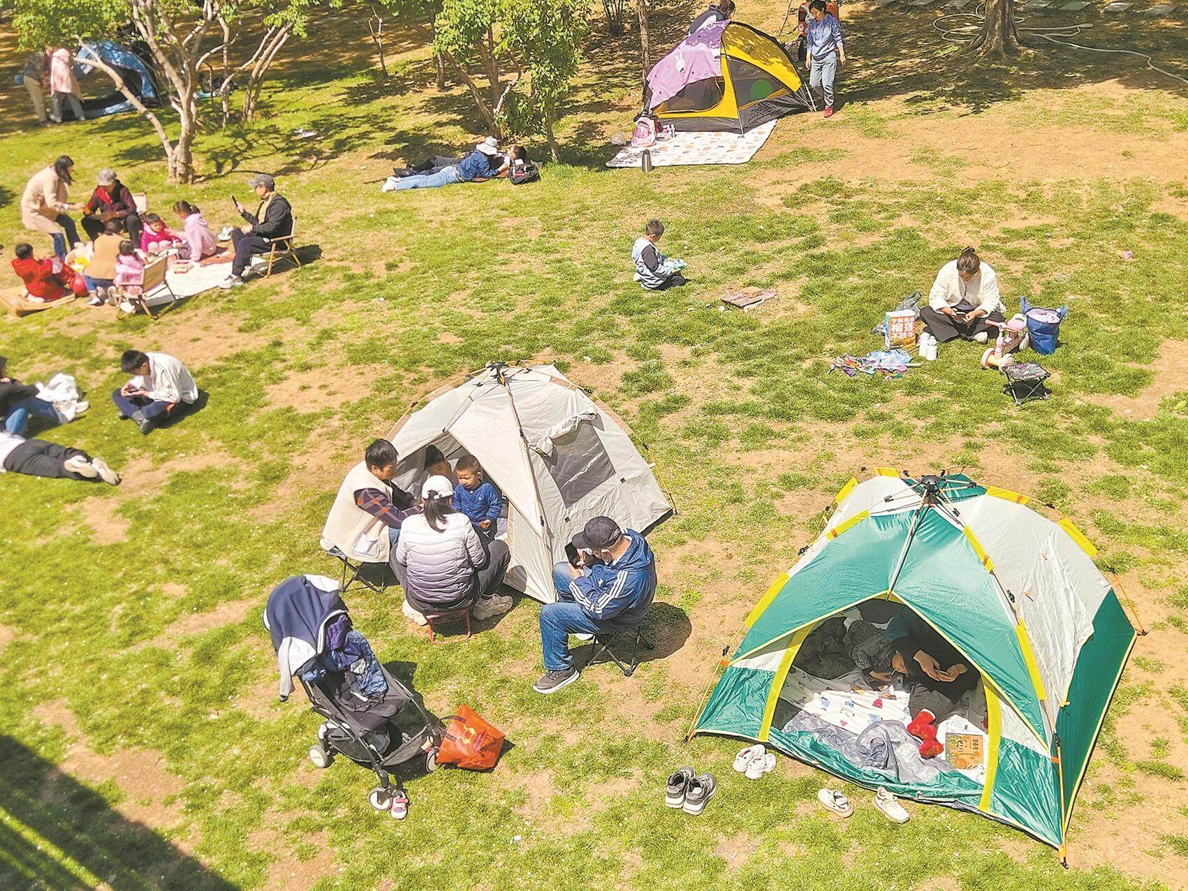 广州户外消费井喷 防晒衣成热门单品